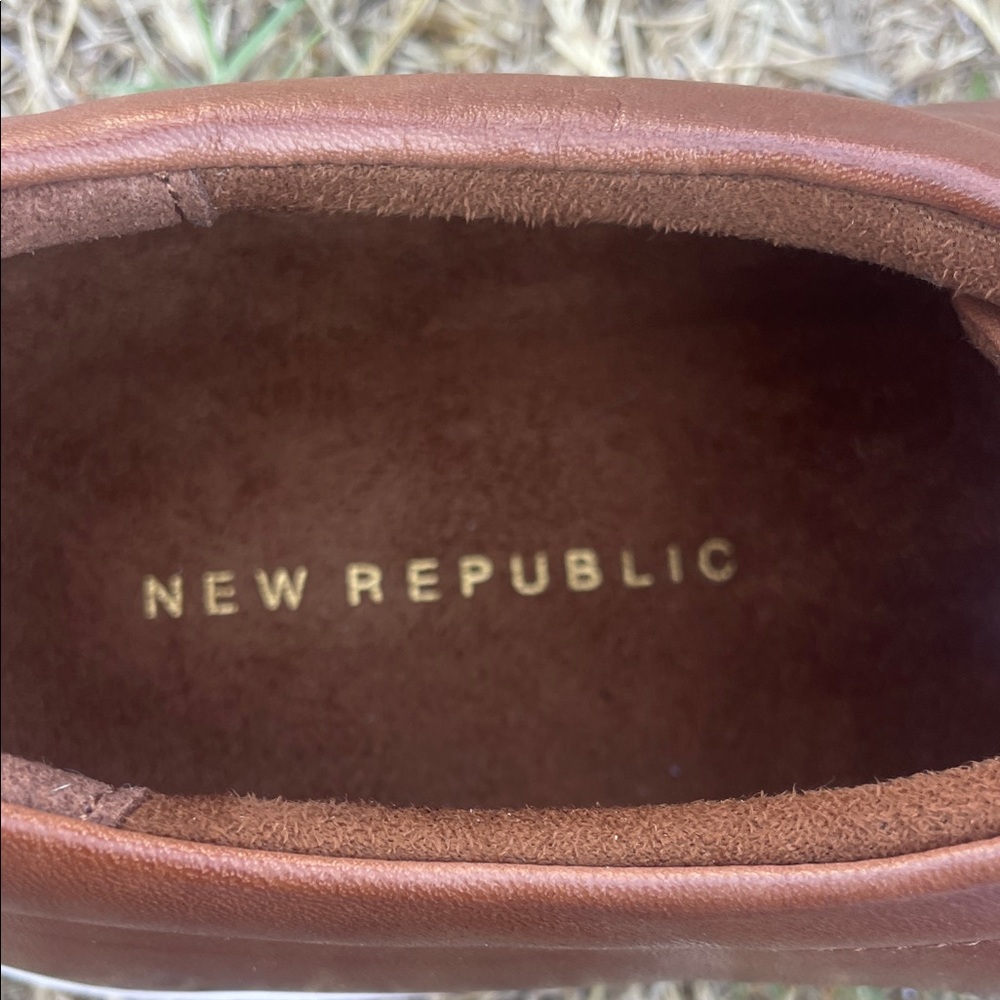 Classic Brown Men's Sneakers - Picture 2 of 3